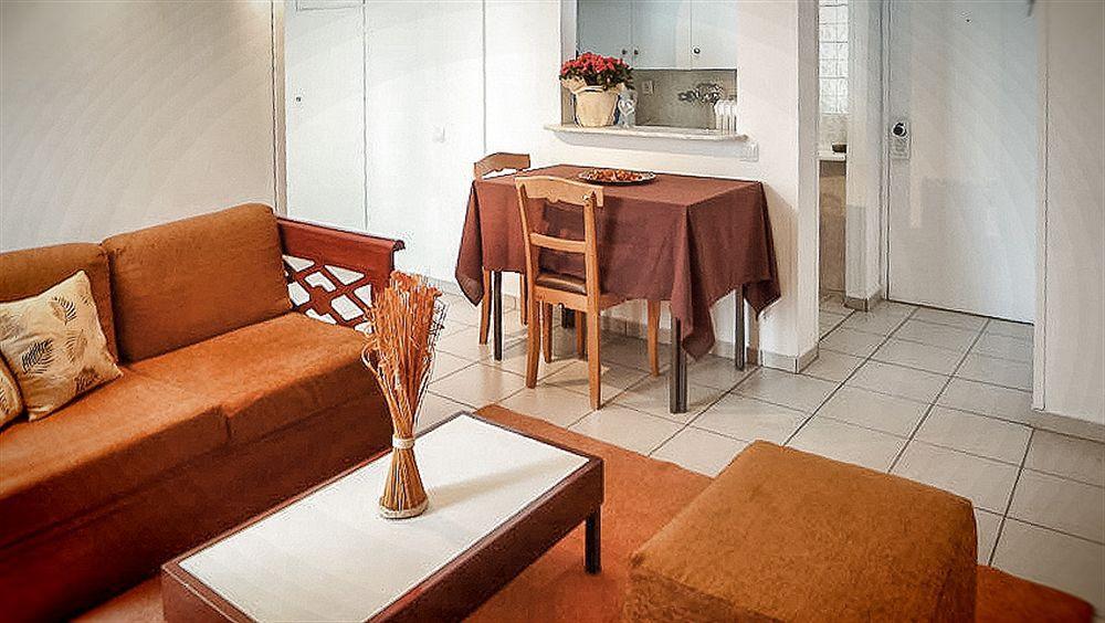 Zina Hotel Apartments Atene Esterno foto