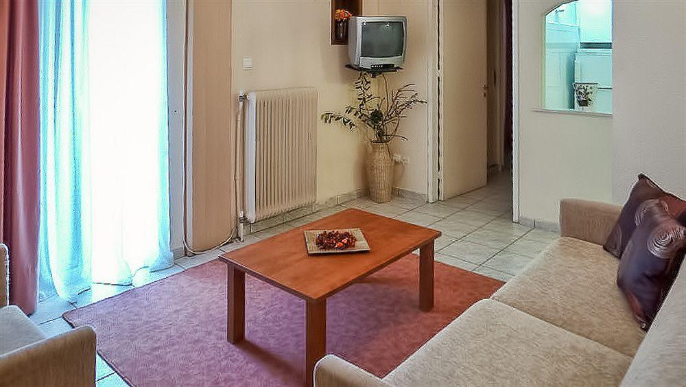 Zina Hotel Apartments Atene Esterno foto