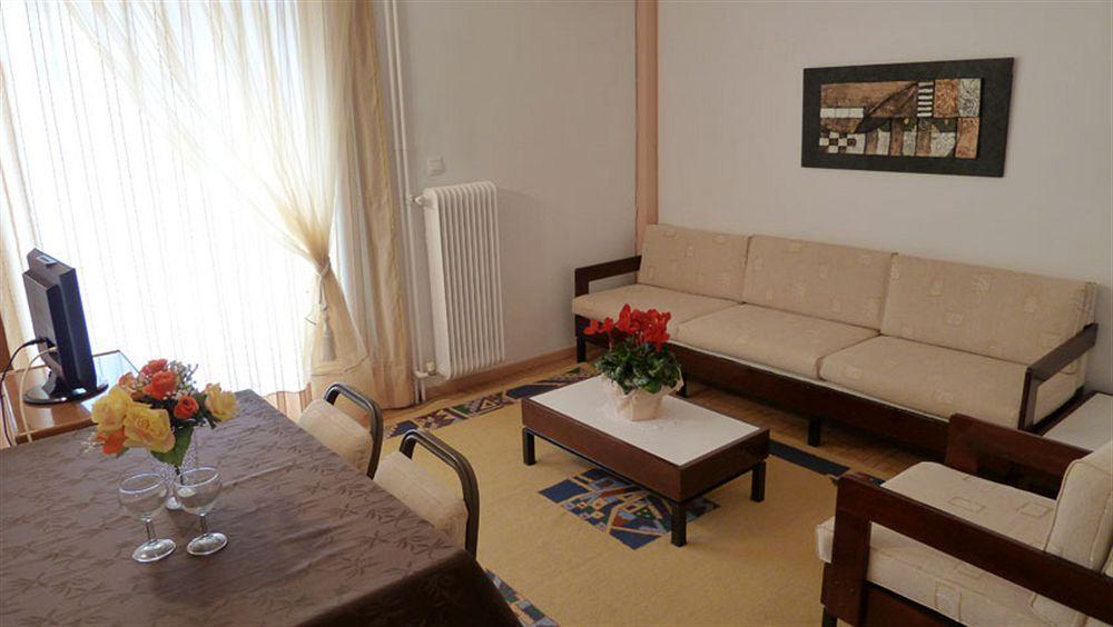 Zina Hotel Apartments Atene Esterno foto