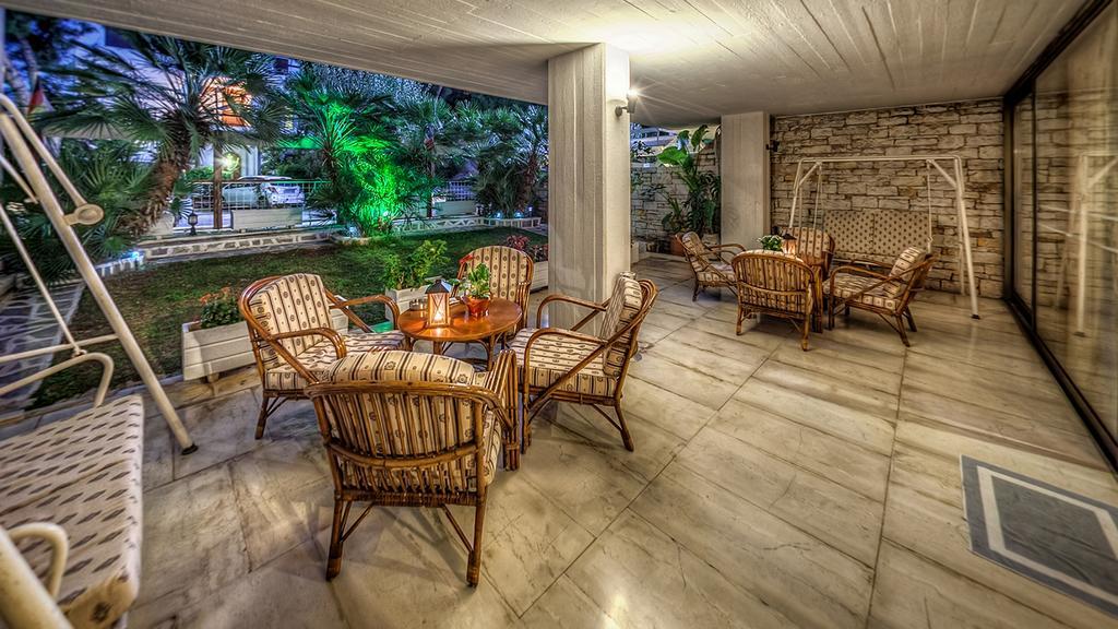 Zina Hotel Apartments Atene Esterno foto